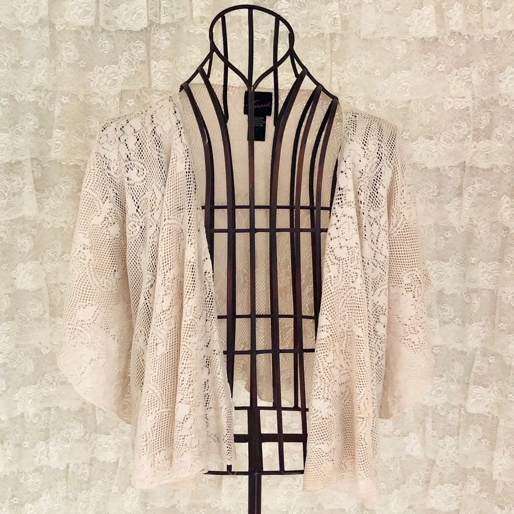Torrid Size 1 Cream Knitted Lace Cropped Cardigan